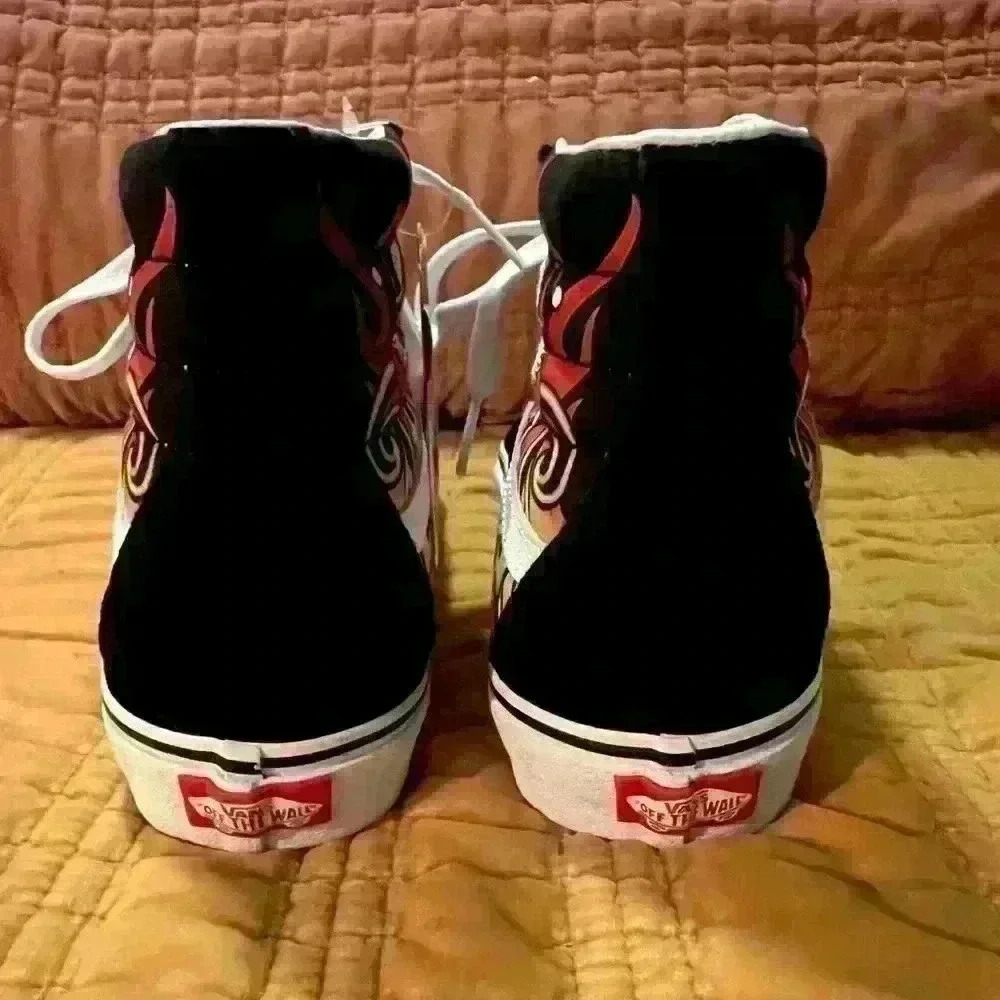 NWT Vans Sk8-Hi Santa Flame Christmas Skateboarding Shoe Women’s 8, Men’s 6.5 - Picture 7 of 8